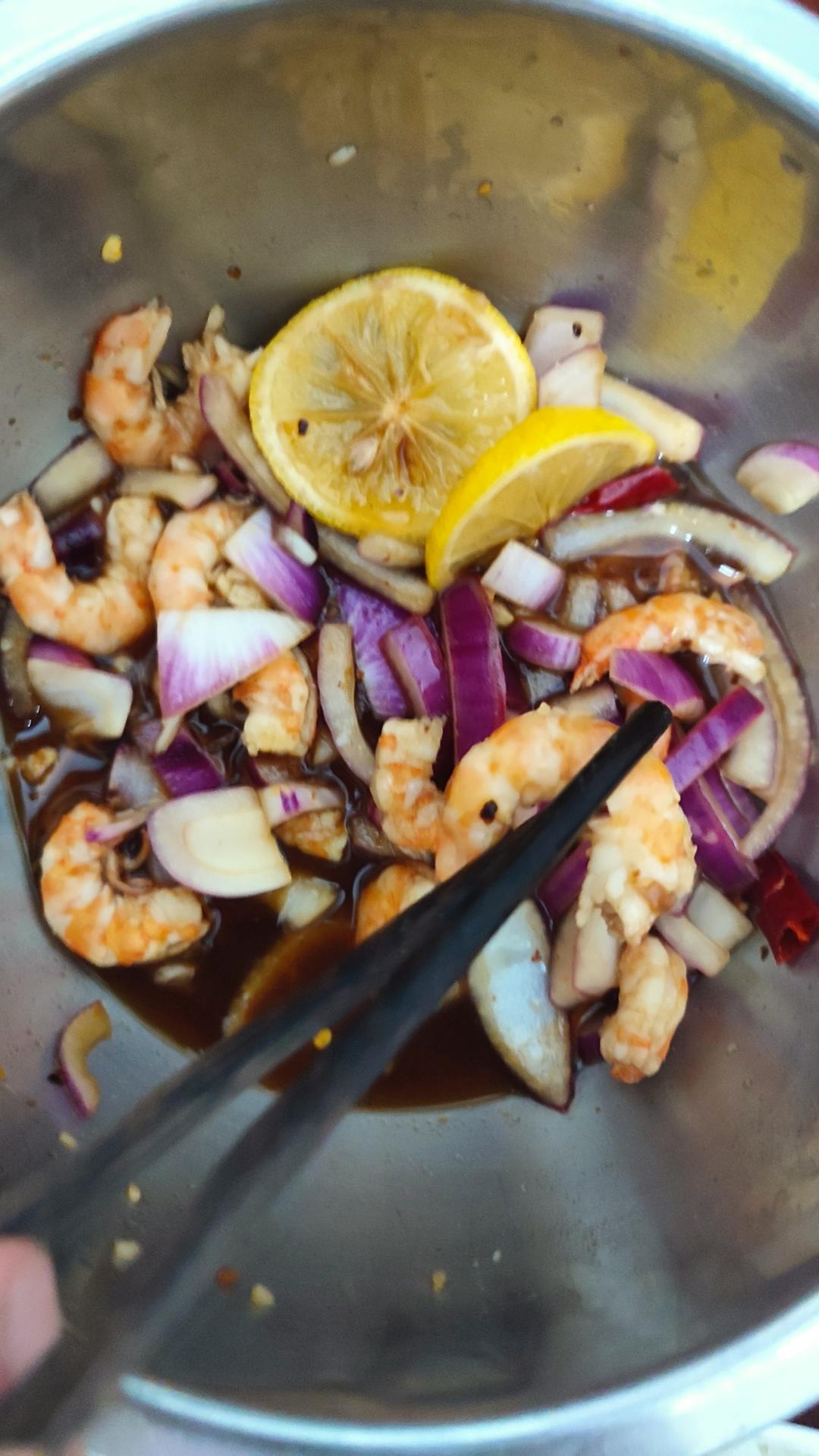 鲜嫩爽口，低脂低卡的酸辣柠檬虾，爆好吃