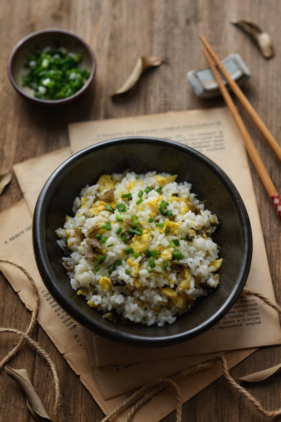 酸菜蛋炒饭的做法