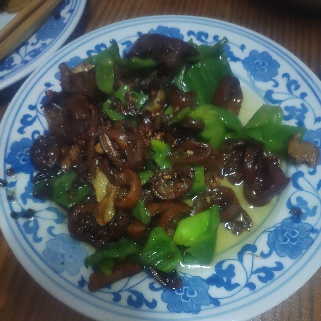 好吃到爆火爆肥肠