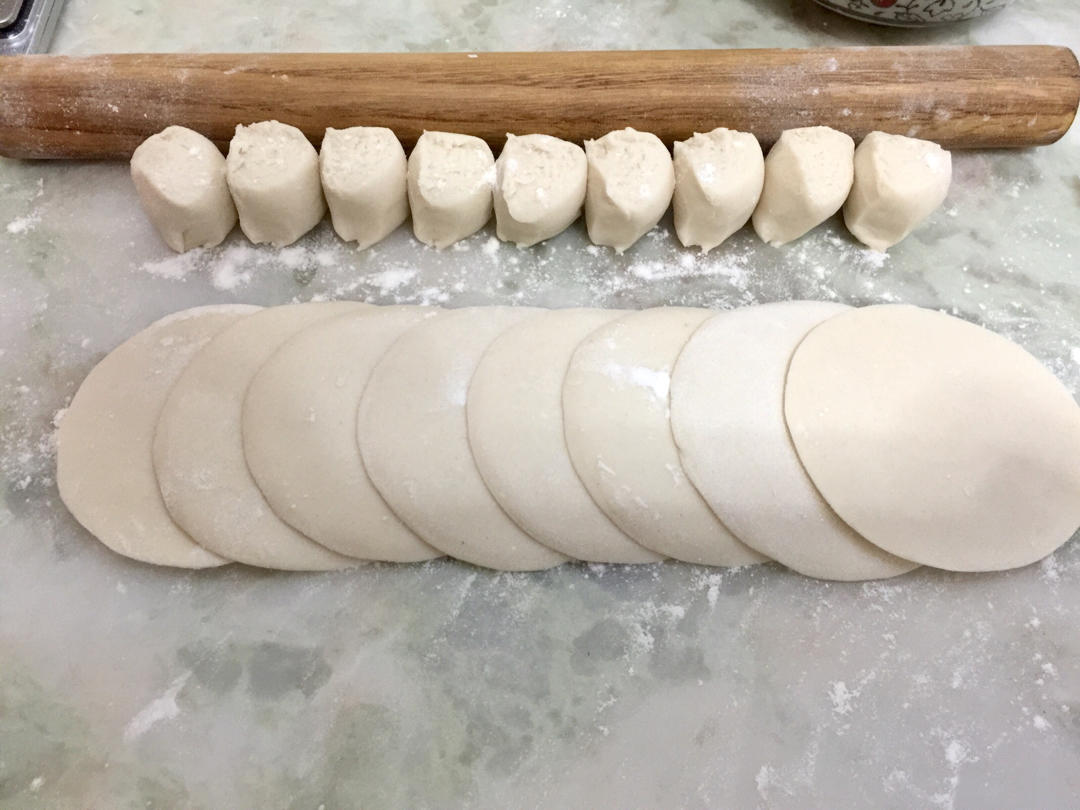 頭露教你面团怎么揉？？饺子皮怎么擀？