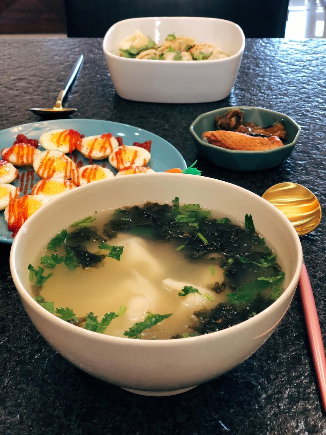 小美煮速冻馄饨的做法