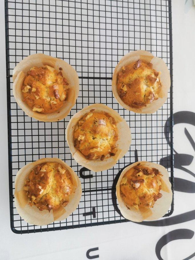 简简单单的香蕉核桃蛋糕（很香很香的咧）