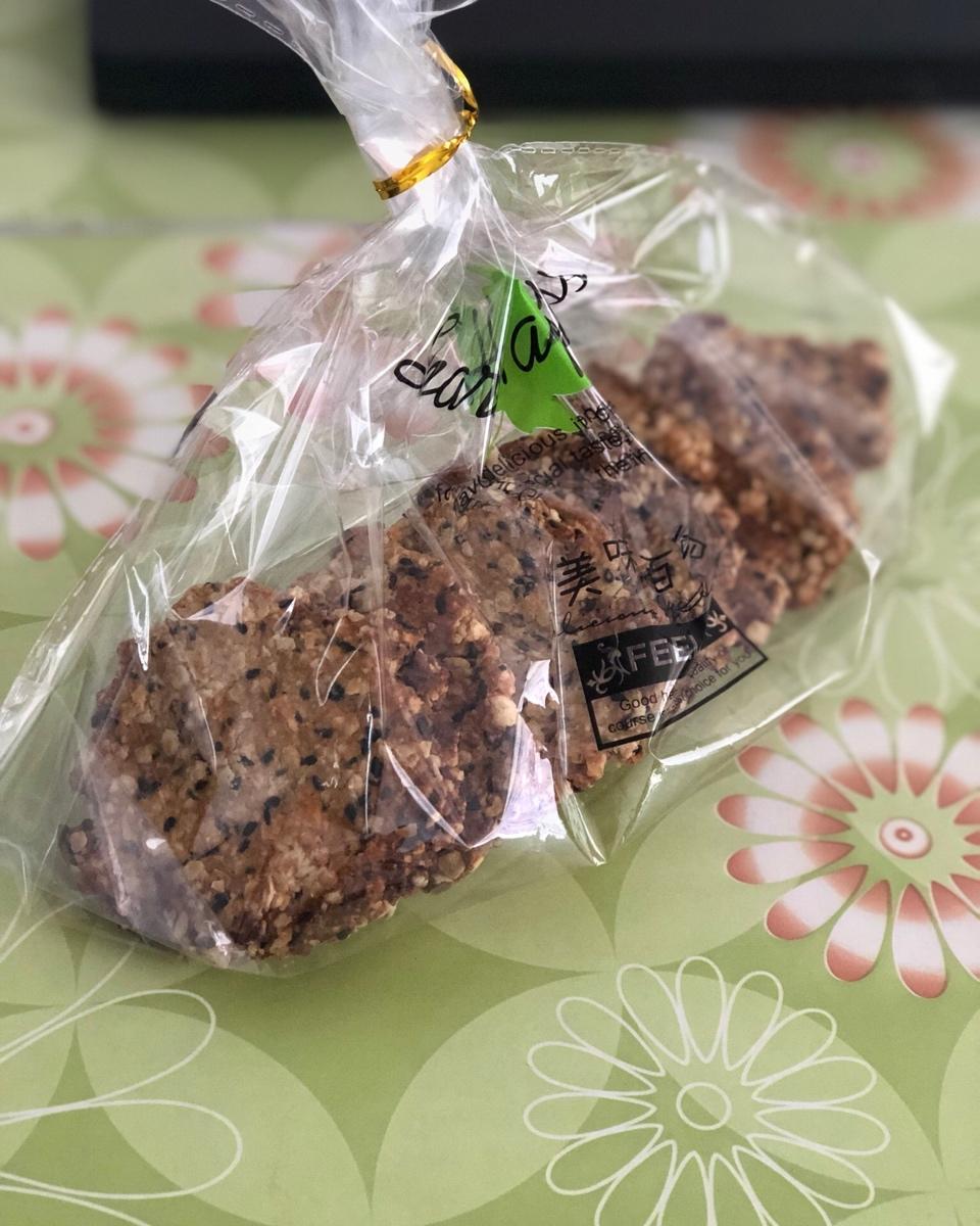 素食:有机燕麦芝麻大饼干