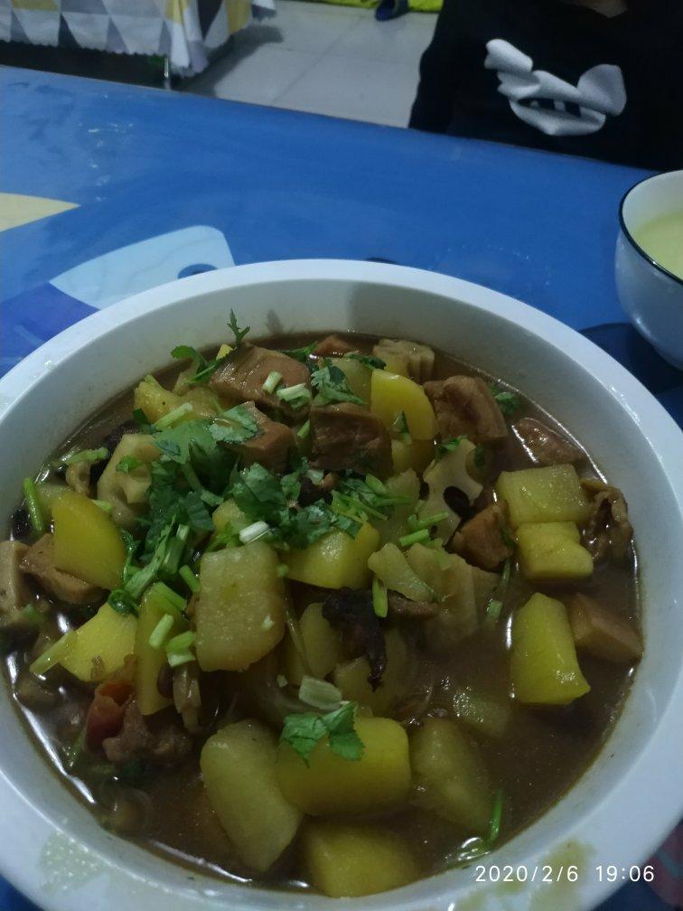 堂妈小厨——小土豆红烧肉