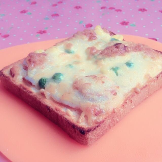 吐司太阳蛋披萨