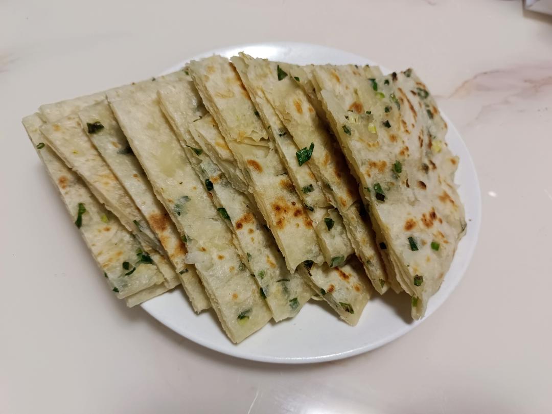 家常葱油饼 柔软多层 凉了也不硬 附细节视频详解