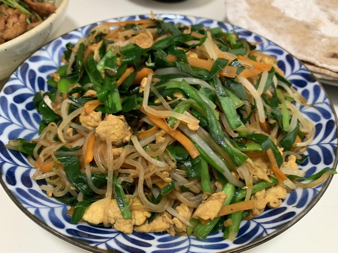 家庭版炒合菜【绿豆芽粉条炒鸡蛋】