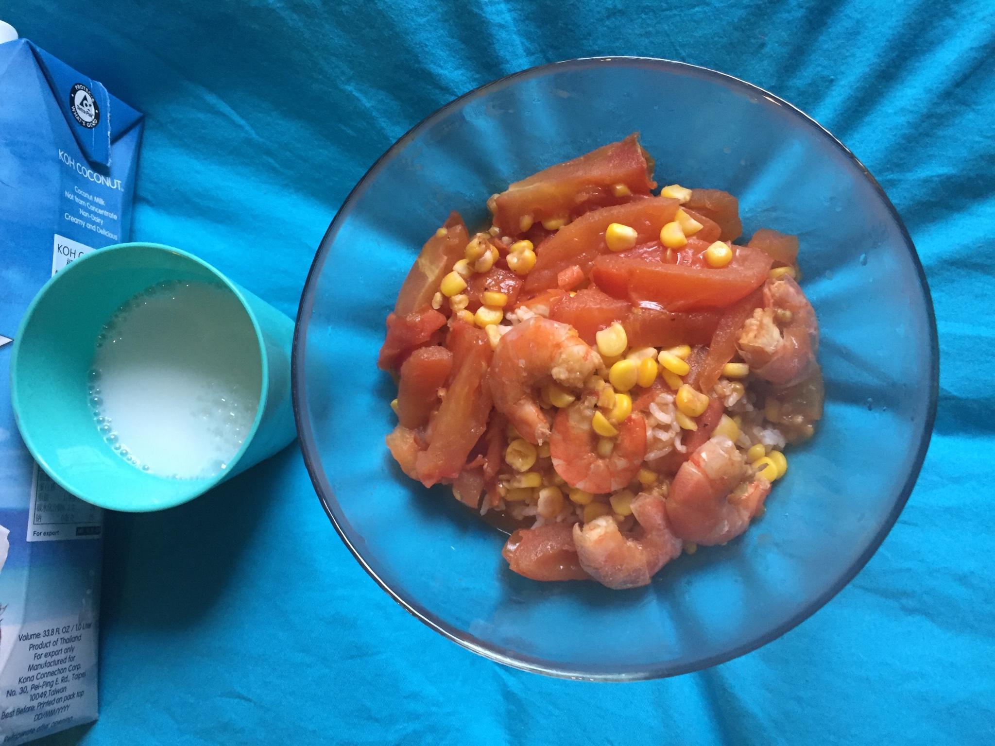 番茄玉米鲜虾汤饭的做法