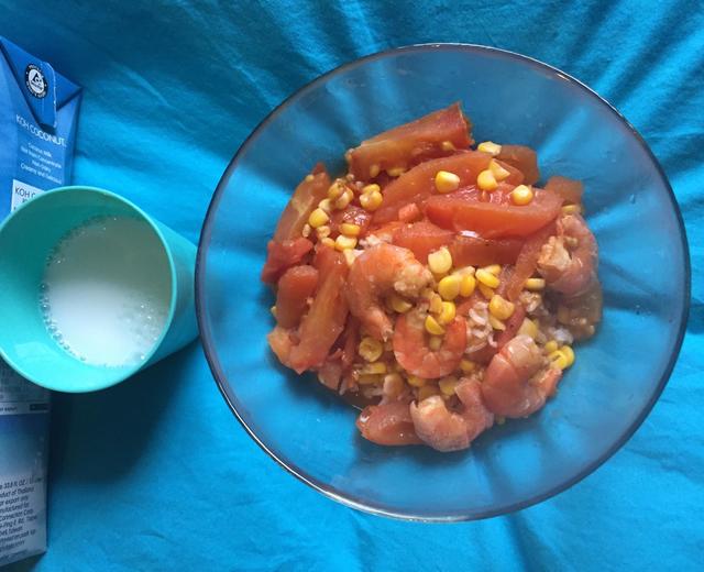 番茄玉米鲜虾汤饭的做法