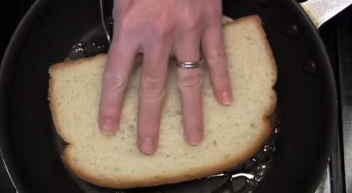 猫王三明治（The Elvis Sandwich）的做法 步骤5