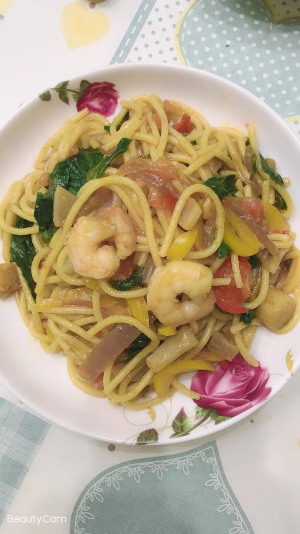 🍝浓郁可口，人人爱的番茄罗勒海鲜意面