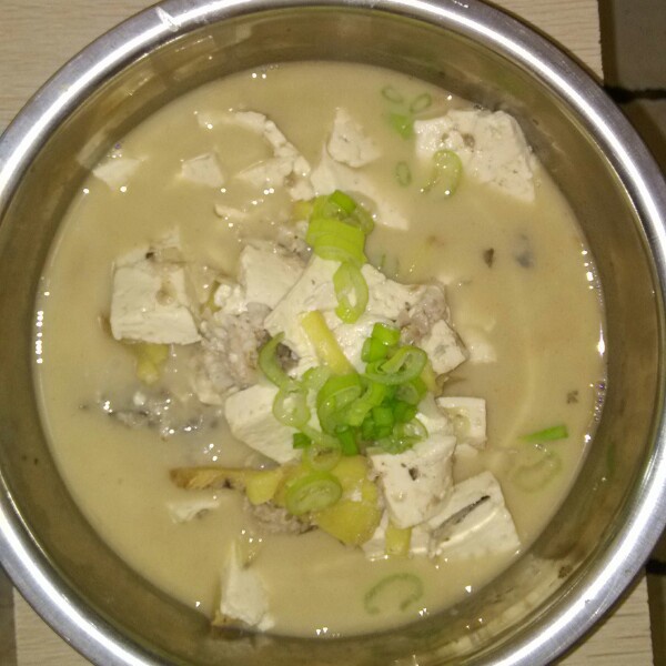 鲫鱼豆腐汤