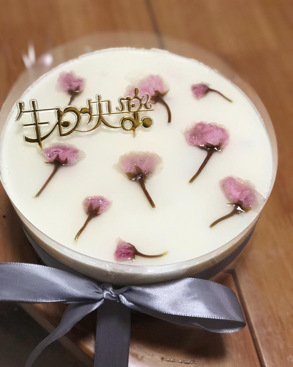 颜值爆表的樱花慕斯。（6寸圆模）