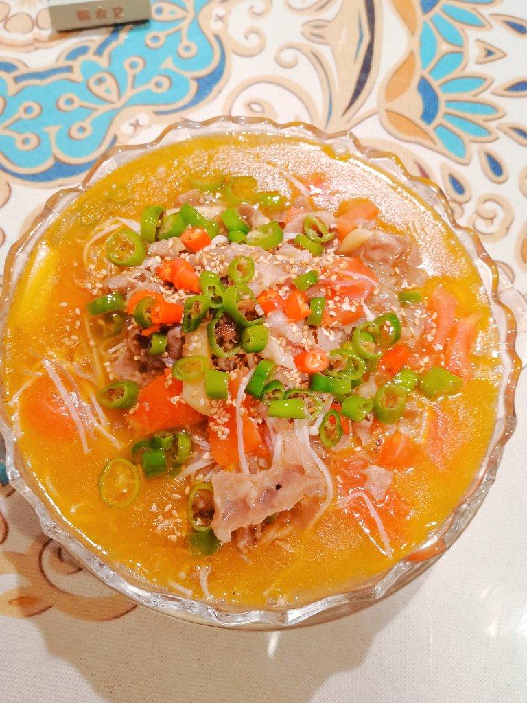 酸汤肥牛金针菇