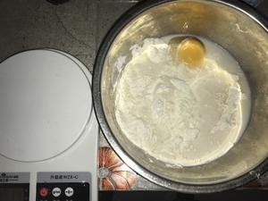 香软的牛奶面包卷的做法 步骤1
