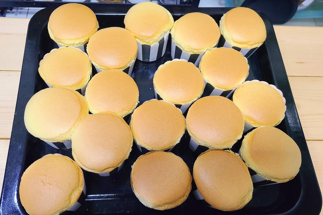不塌不凹的纸杯戚风蛋糕