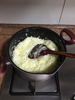 法式洋葱浓汤的做法 步骤2