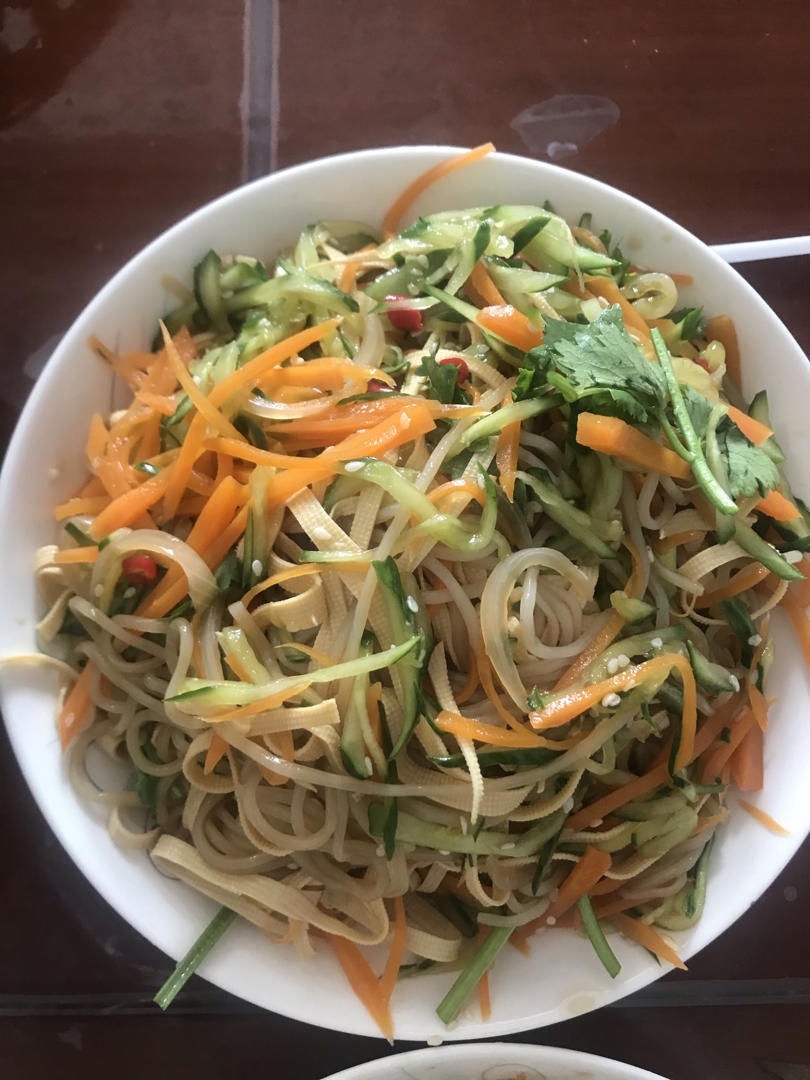 超快手的凉拌千张黄瓜胡萝卜丝