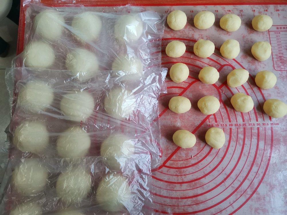 好吃到炸裂的港式菠萝包（附带制作酥皮的小视频）