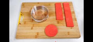 酸奶草莓红丝绒蛋糕的做法 步骤8