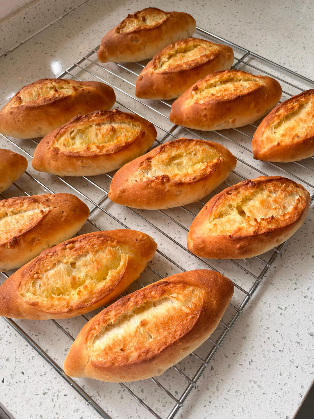 经典奶盐风味，鲜奶核桃盐面包