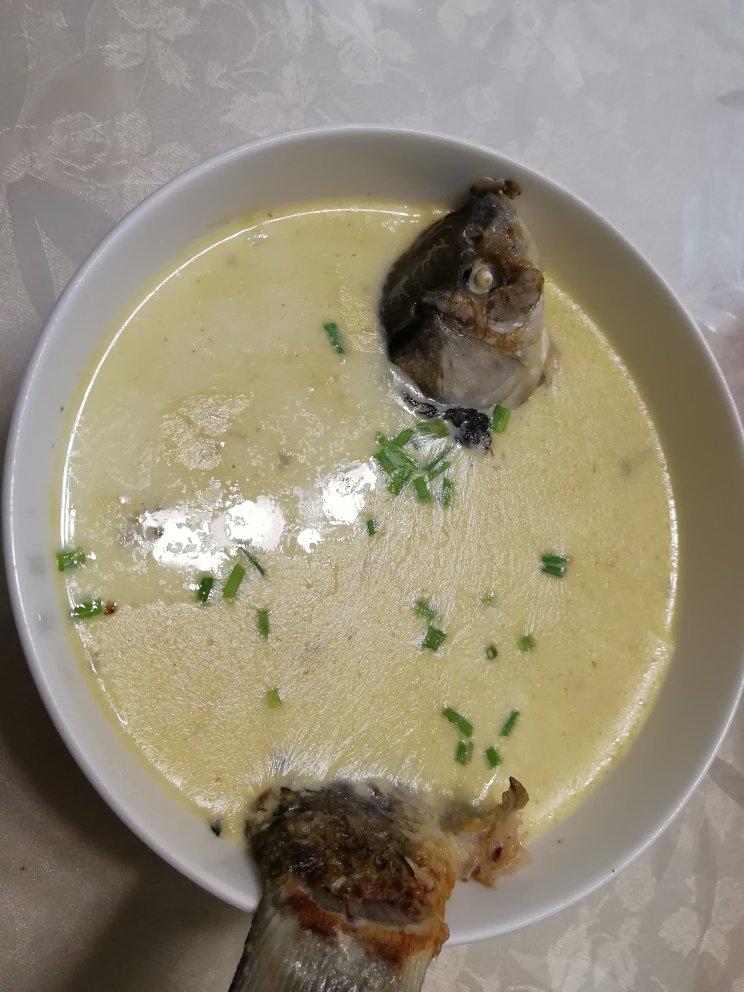 奶白鲫鱼汤