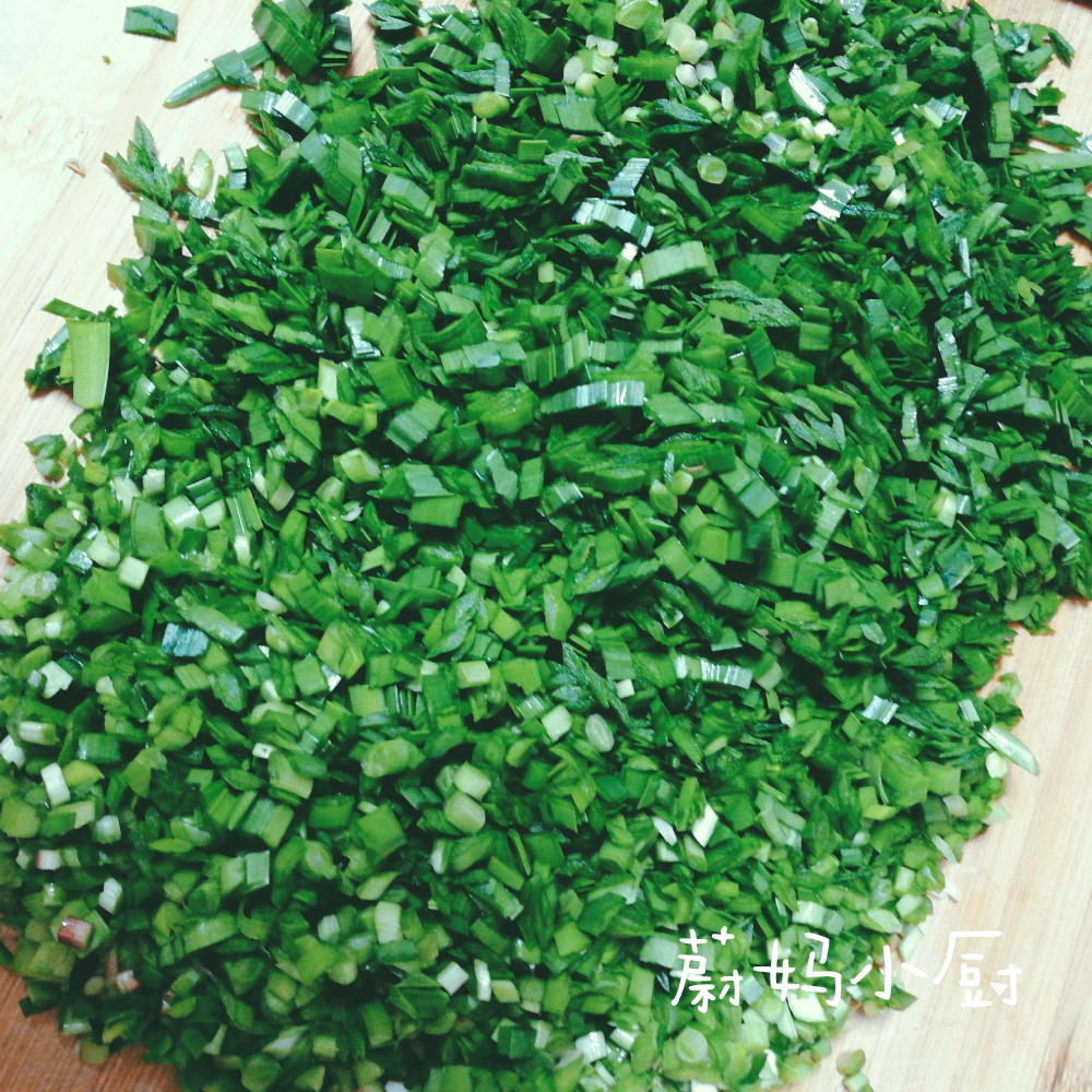韭菜虾仁肉水饺的做法 步骤4