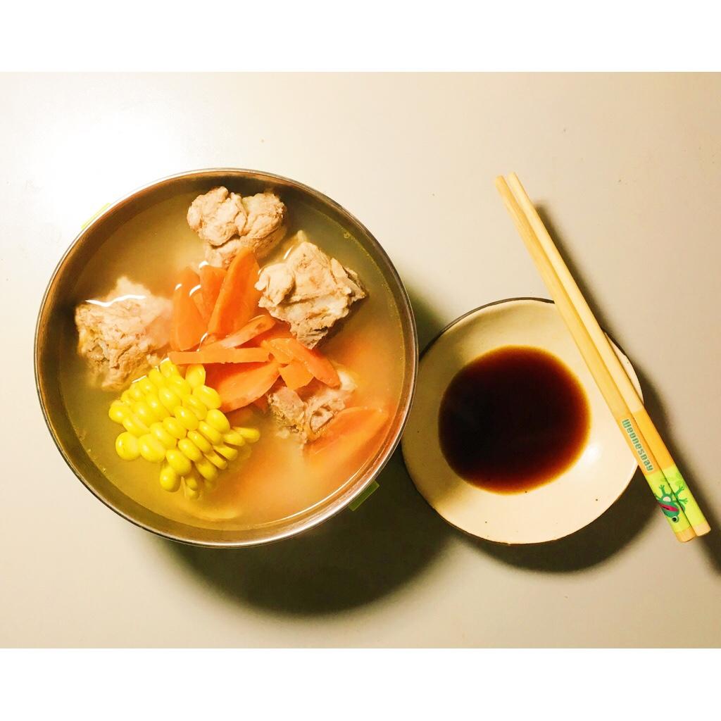 胡萝卜玉米龙骨汤