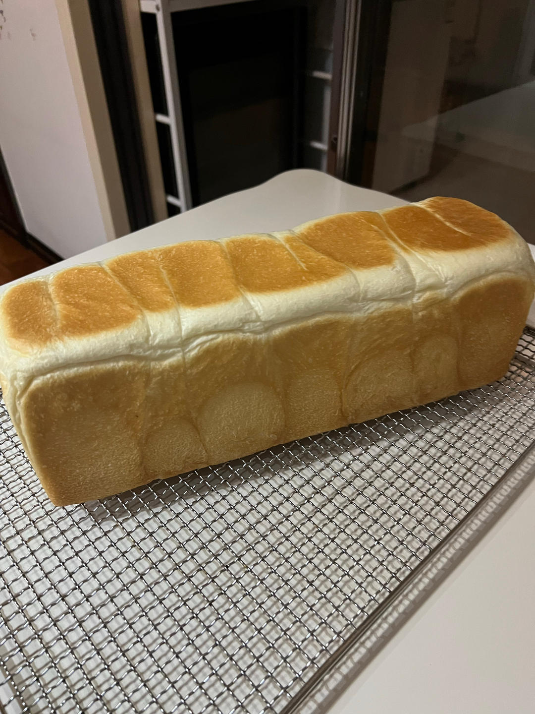 轻盈绵软、整形方便的经典三明治白吐司