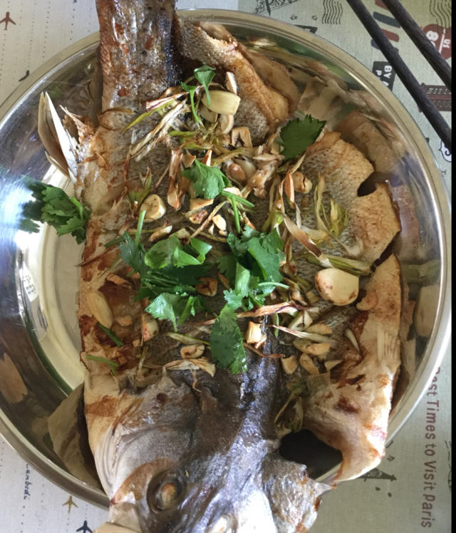 蒜香烤鲈鱼