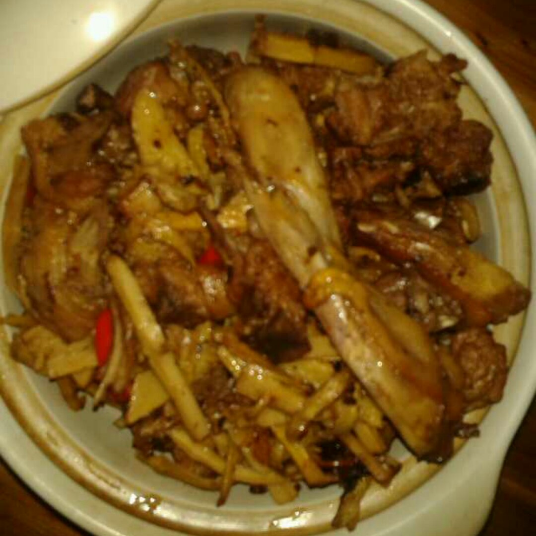 火笋焖干锅鸭