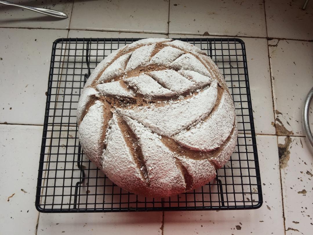 100%全黑麦面包（快捷简单的优质主食）