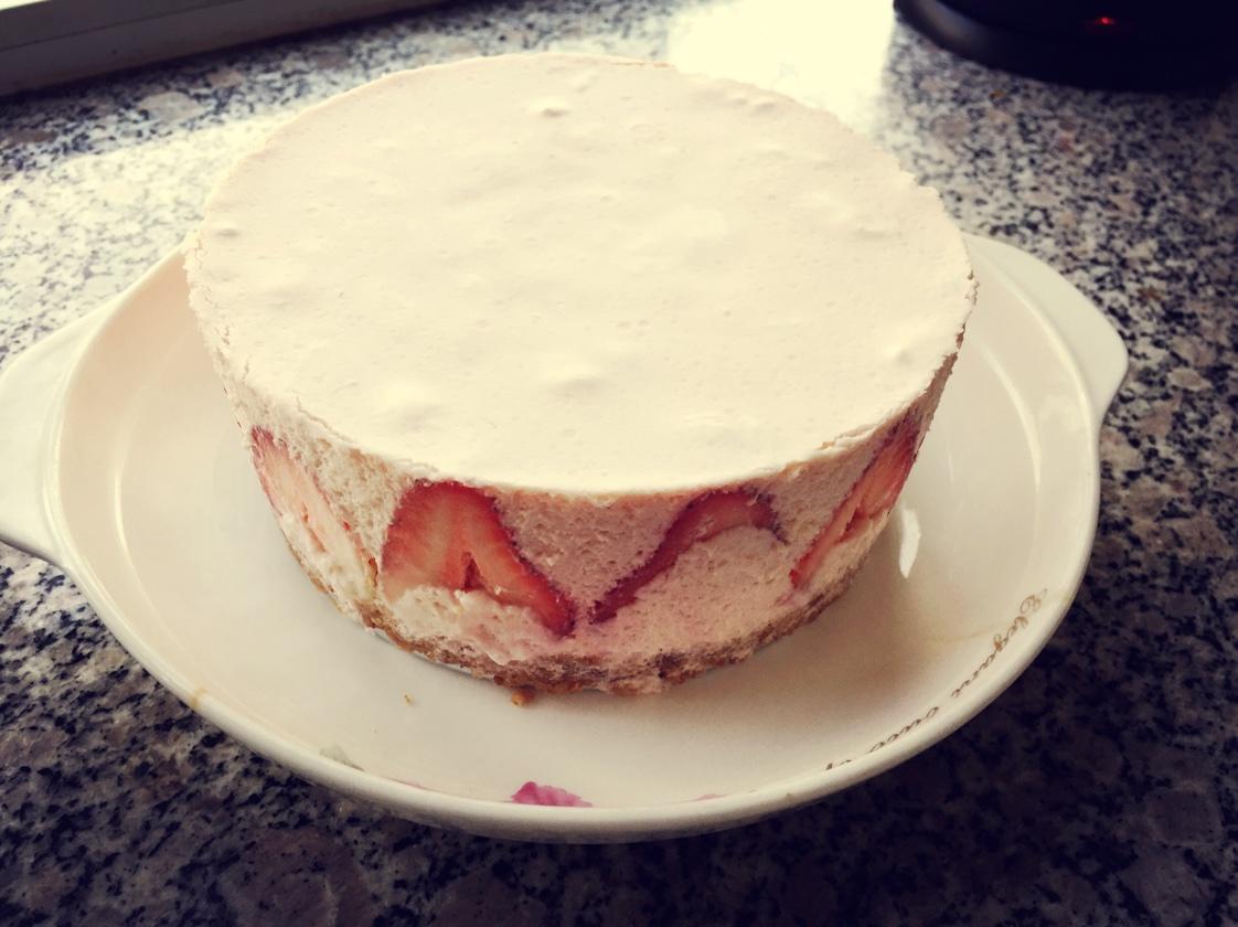草莓浆果慕斯蛋糕的做法