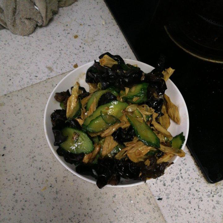 腐竹木耳黄瓜炒