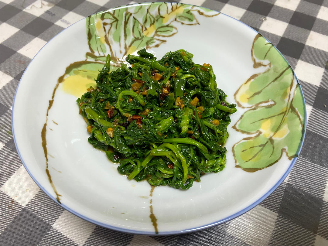 春天的味道-炝拌枸杞芽