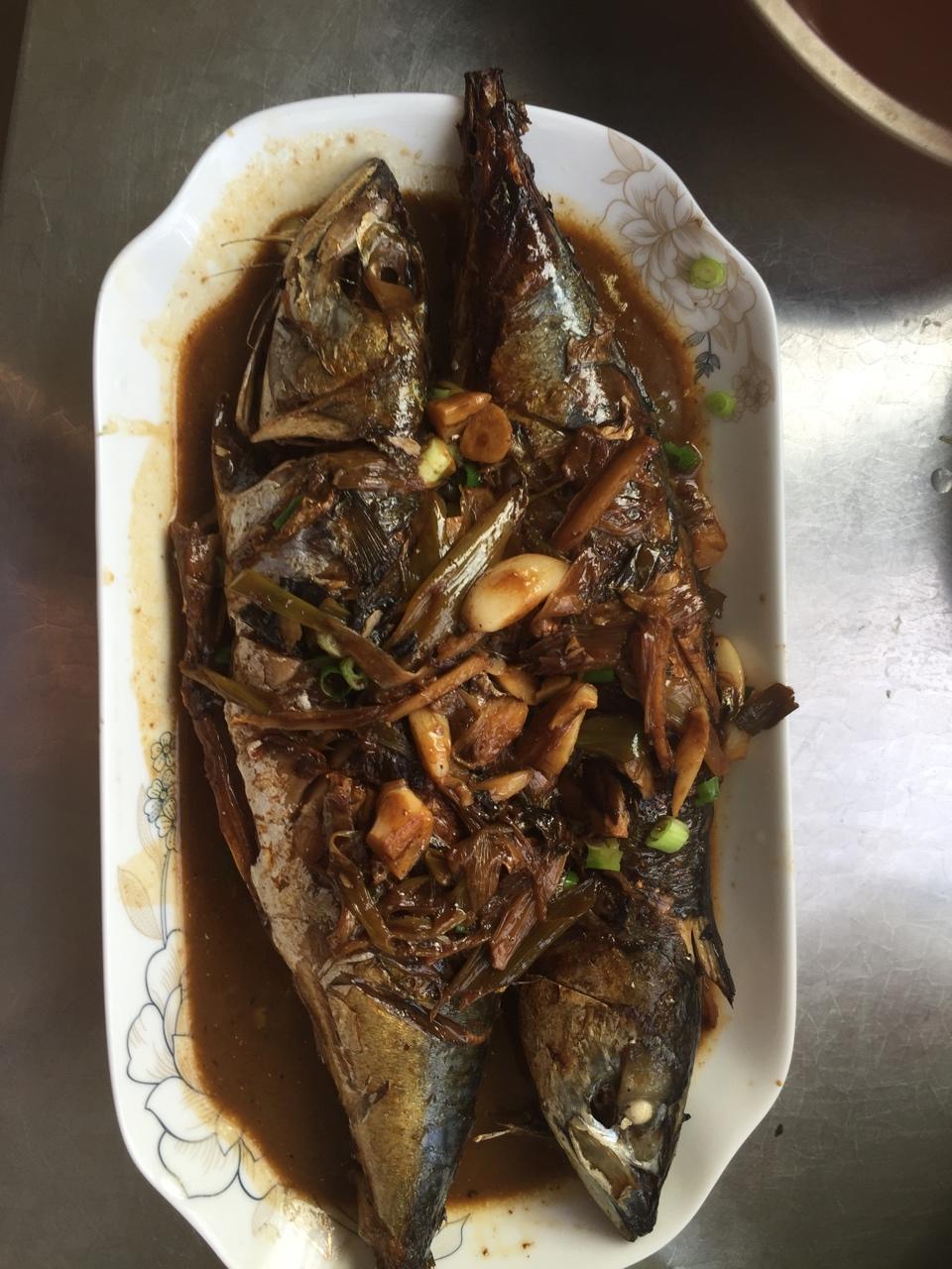 佑宝贝和韵宝贝的妈妈做的红烧青鱼