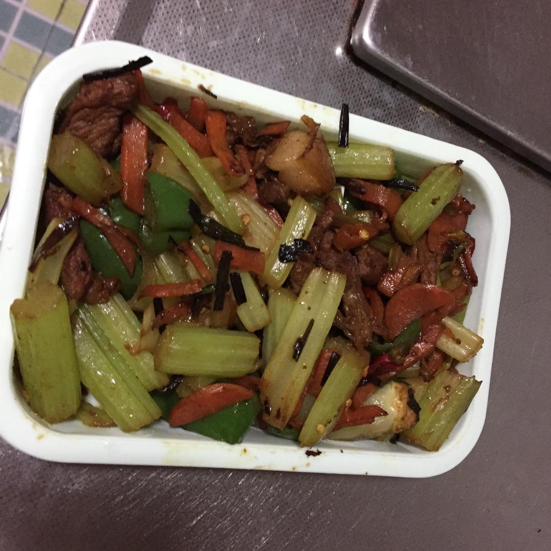 芹菜炒肉（超辣）