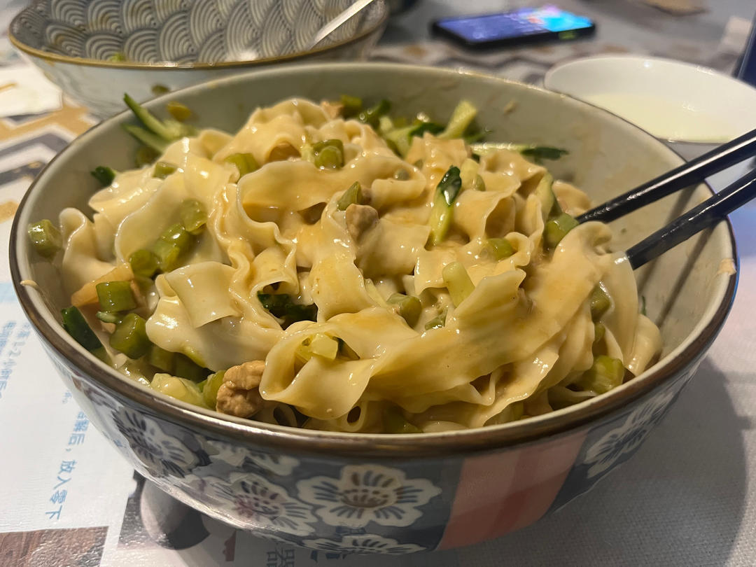 全家喜爱【豆角肉打卤面】芝麻酱版的做法