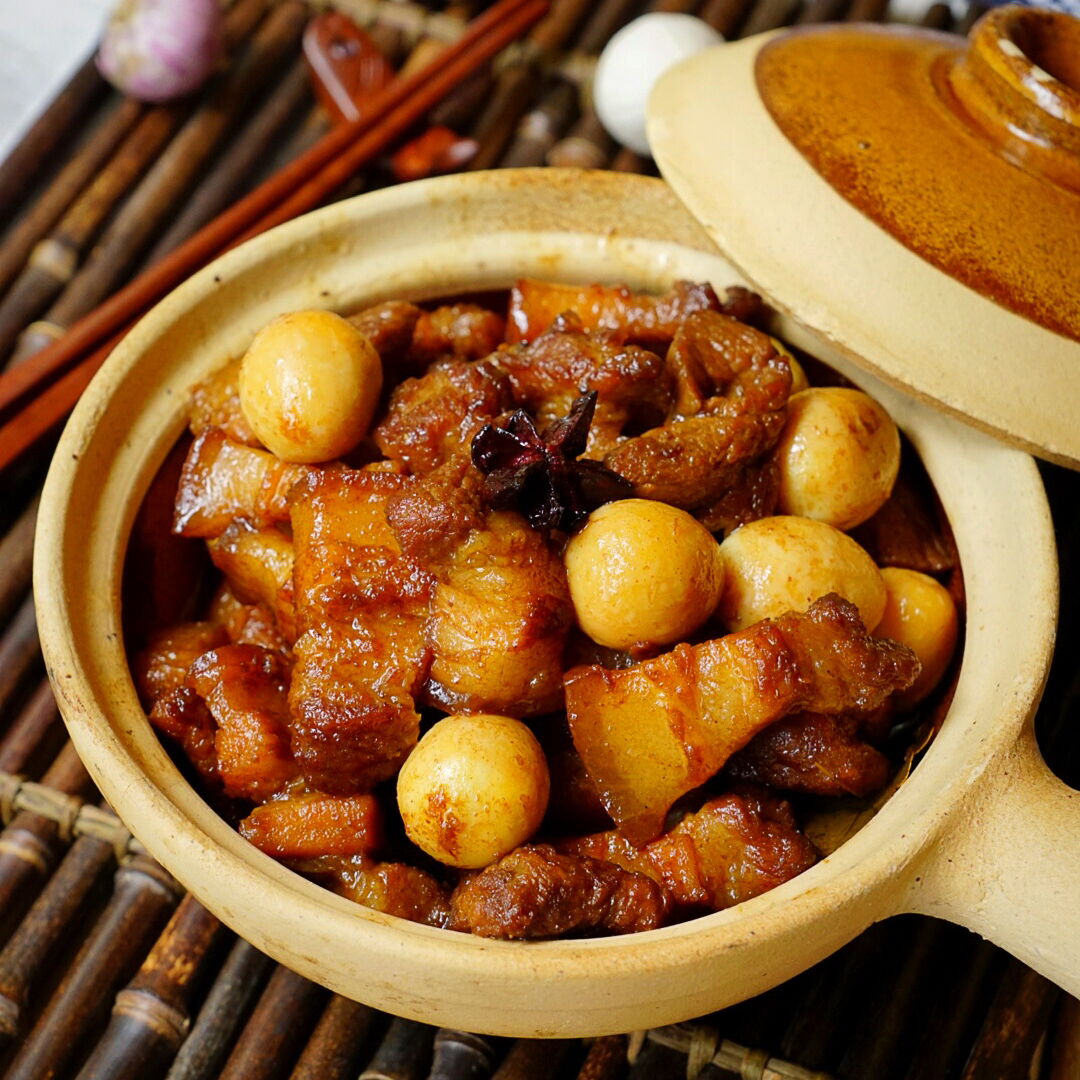 红烧肉焖鹌鹑蛋