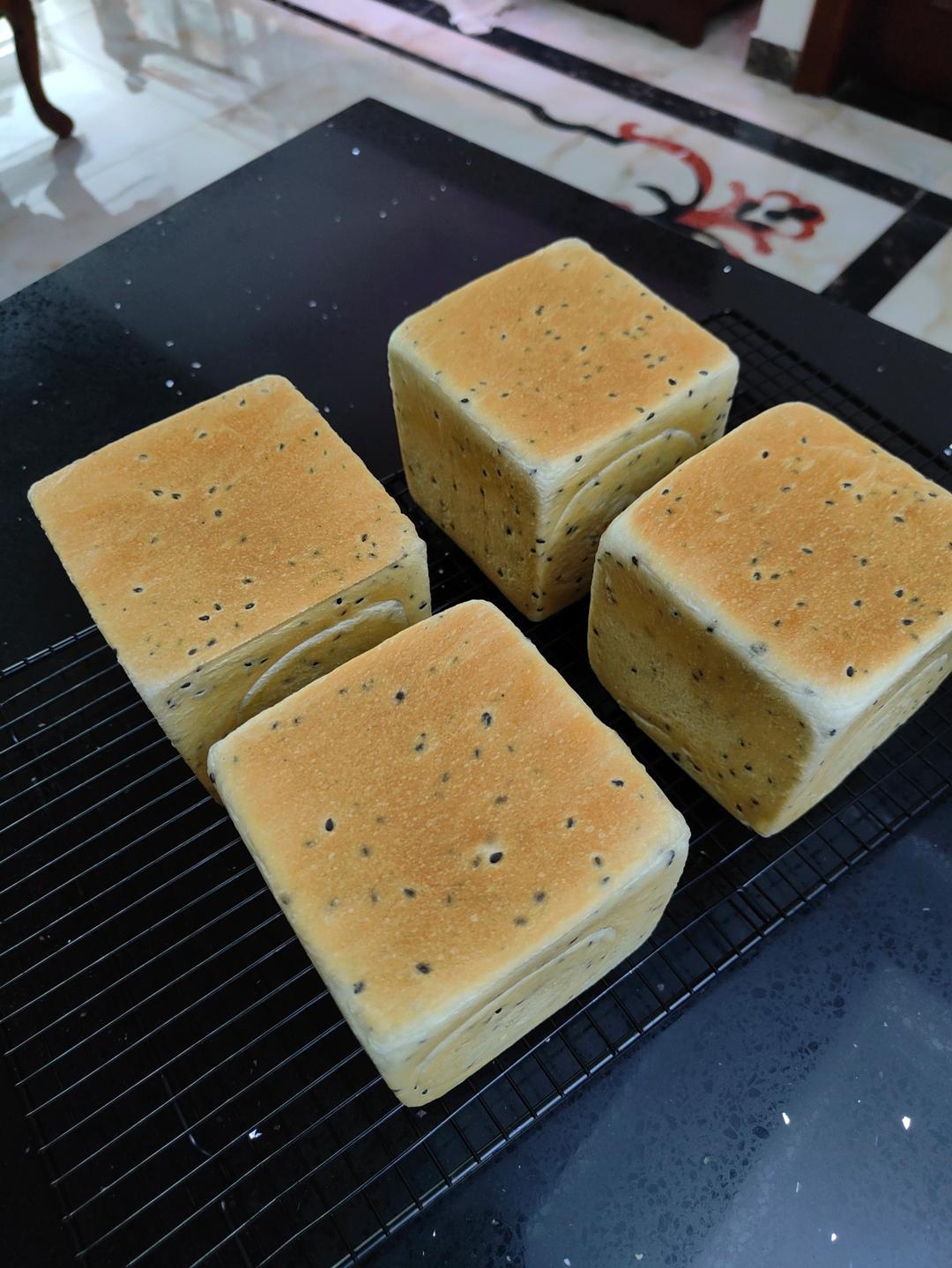 咸盐黑芝麻吐司