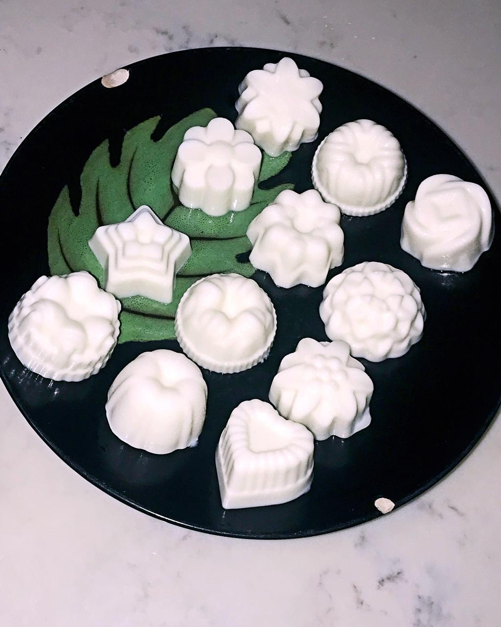 养颜美白的椰汁糕