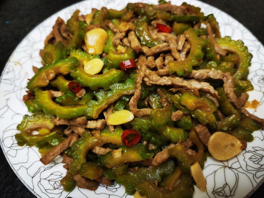 苦瓜炒肉 苦瓜这样做去除大半苦味
