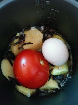 懒人西红柿土豆焖饭的做法 步骤1