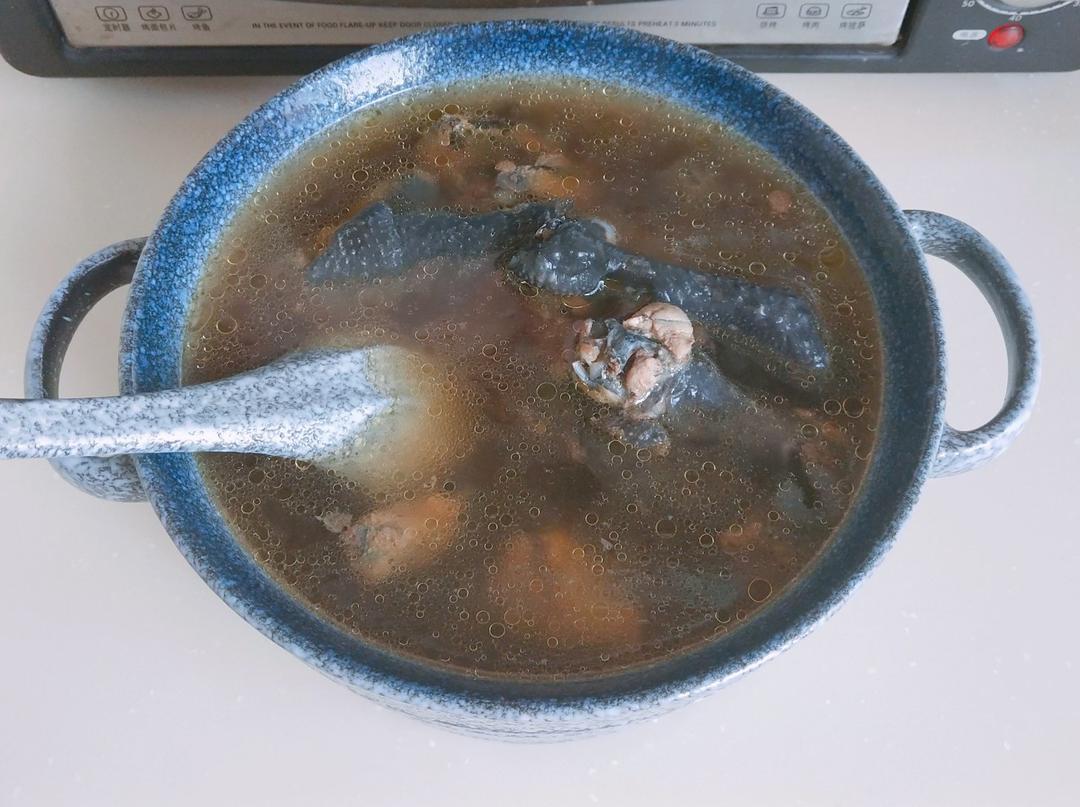 枸杞红枣乌鸡汤