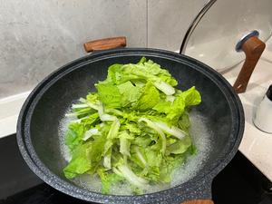 鲜掉眉毛的皮蛋小白菜🥬太鲜了（模仿上汤菠菜）的做法 步骤3