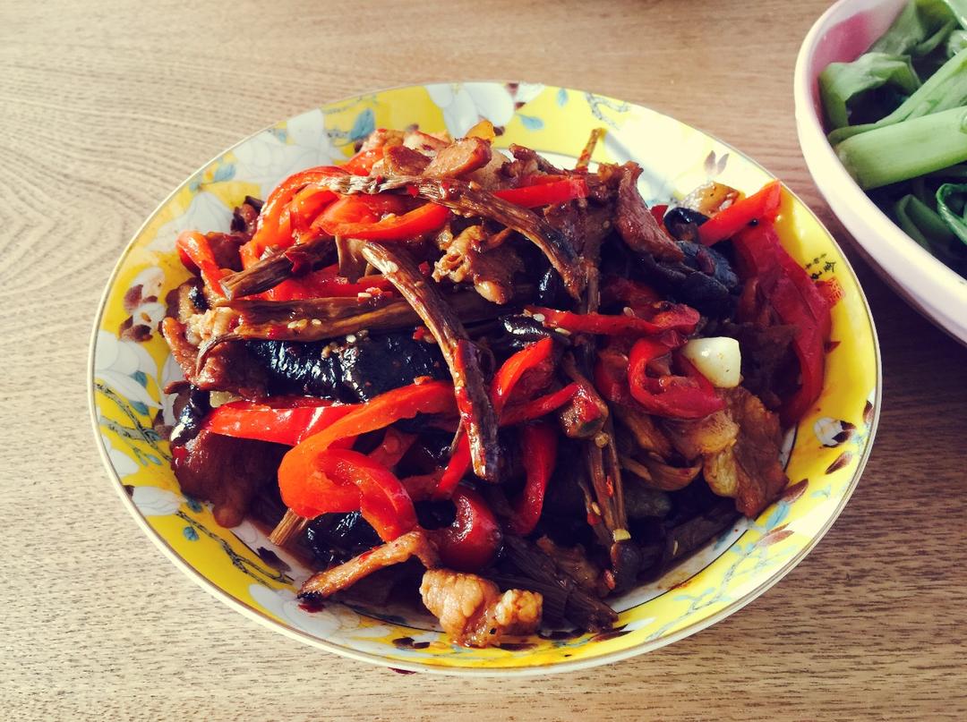 茶树菇炒五花肉