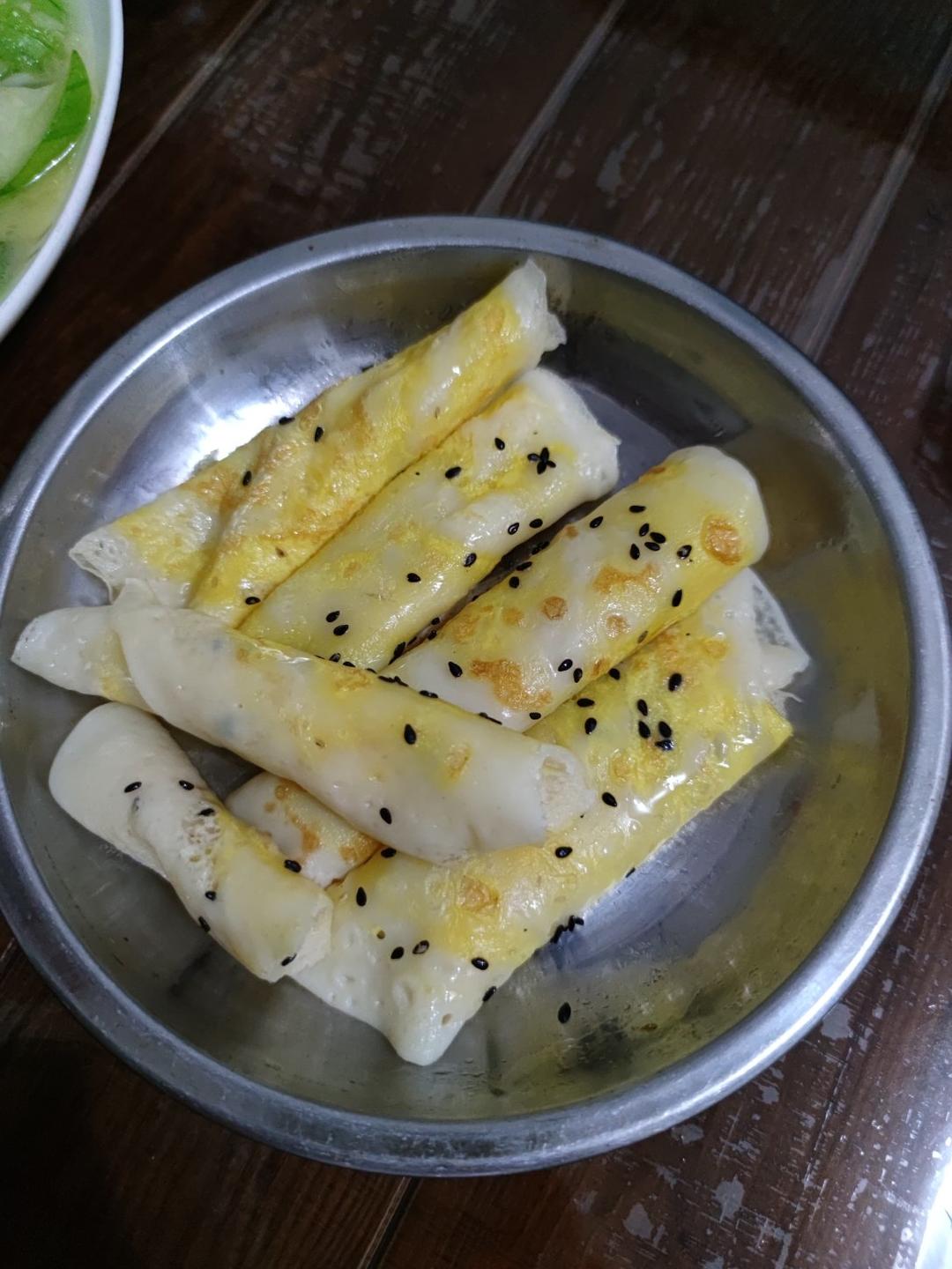 这样烙的鸡蛋饼 翻面不破 柔软并且又劲道 附细节视频详解