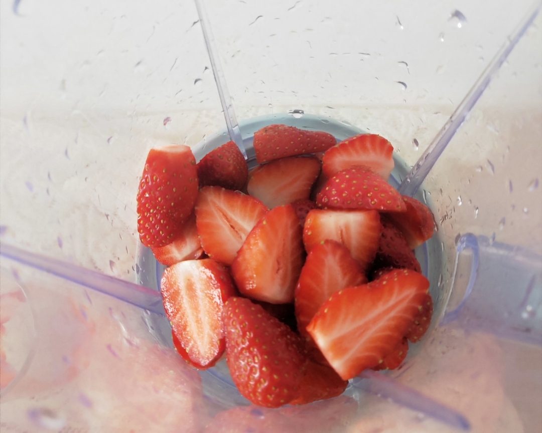草莓奶昔的做法 步骤5