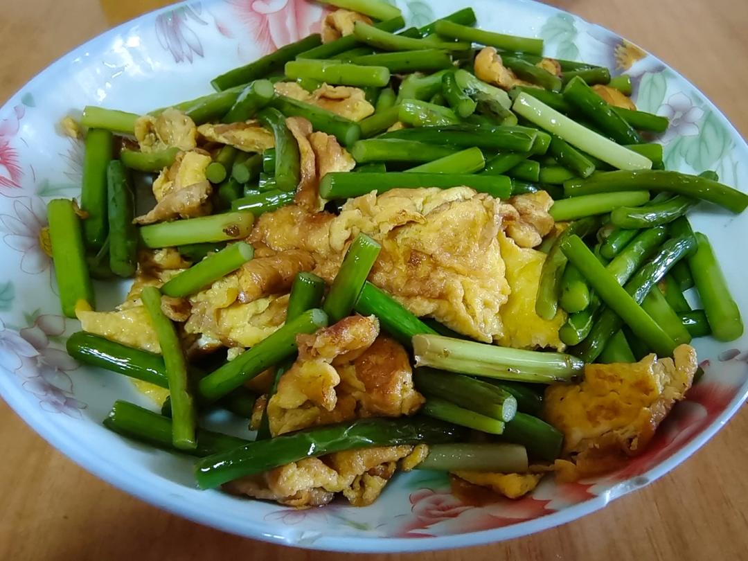 两分钟做好蒜苔炒鸡蛋