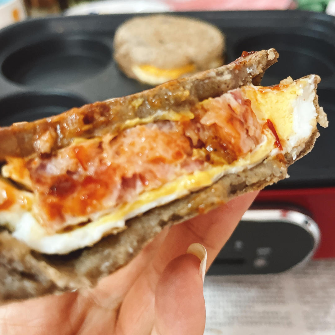 早餐霸王~沉甸甸鸡蛋汉堡